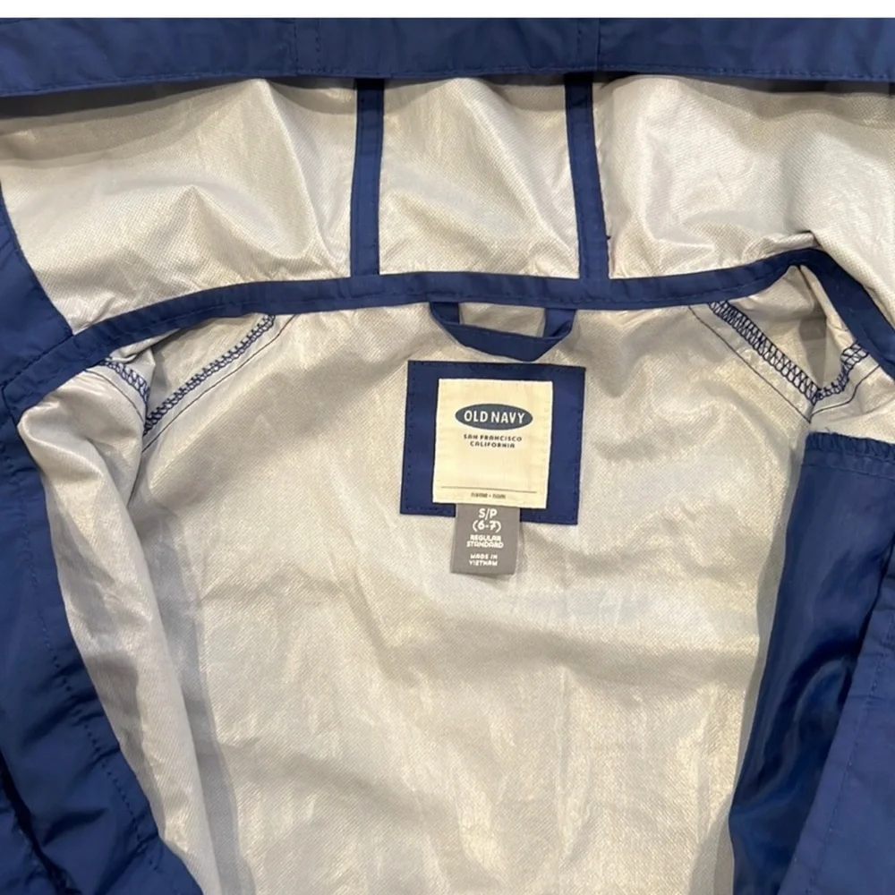 Old navy rain jacket size 6/7 like new